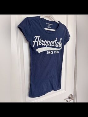 🌸Aéropostale Navy Logo Tee, EUC🌸